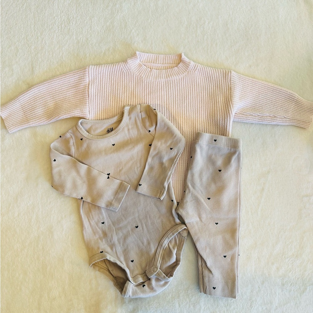 H&M Baby Outfit Set in Cream